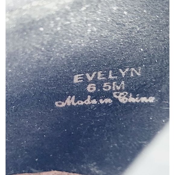 Donald J Pliner Stretch Pump - Size 6.5‎ - Picture 9 of 10